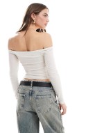 long sve v neck off shoulder top in cream