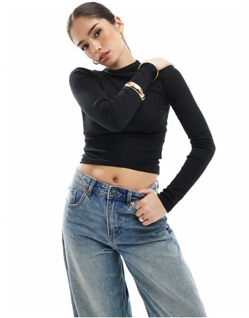 high neck long sved t-shirt in black